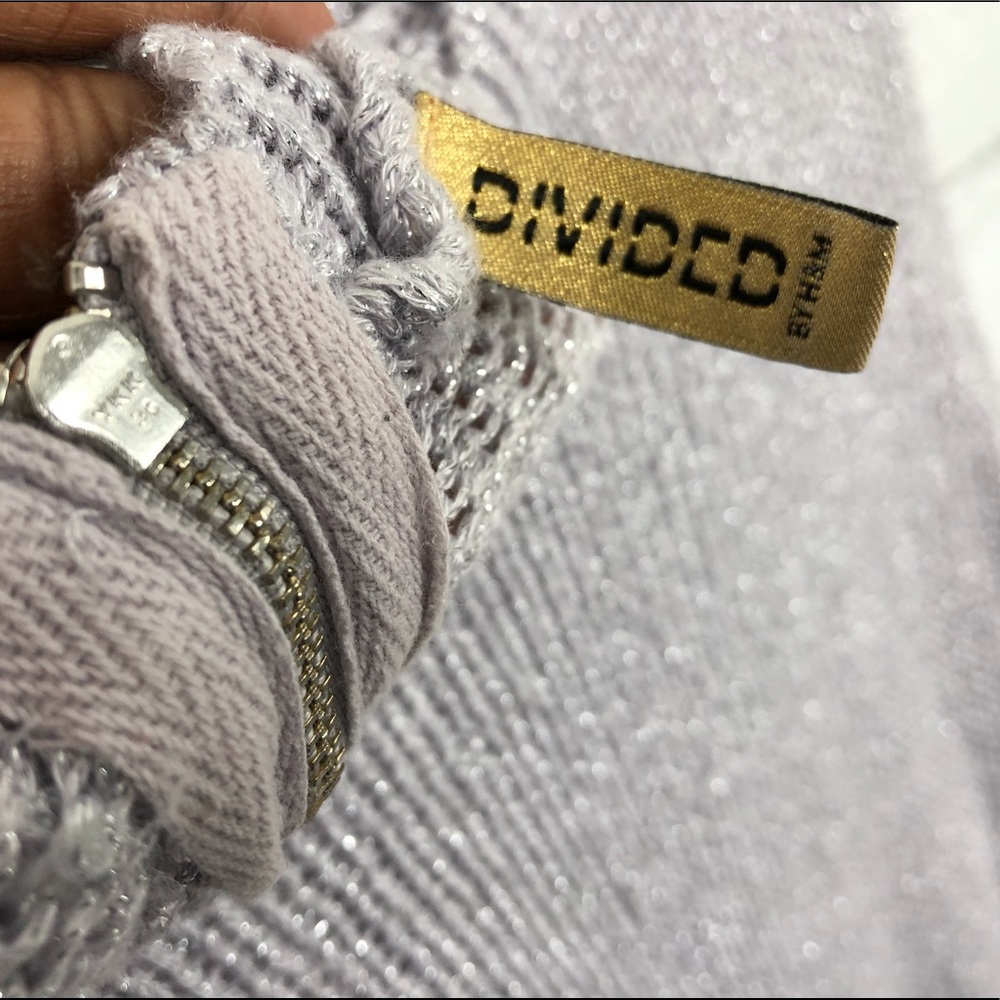 Divided Zip Back Sweater - Picture 5 of 8